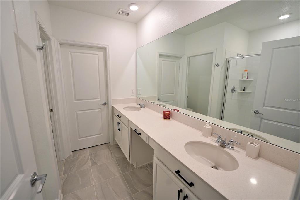 В аренду: $3,300 (5 спален, 2 ванн, 2355 Квадратных фут)