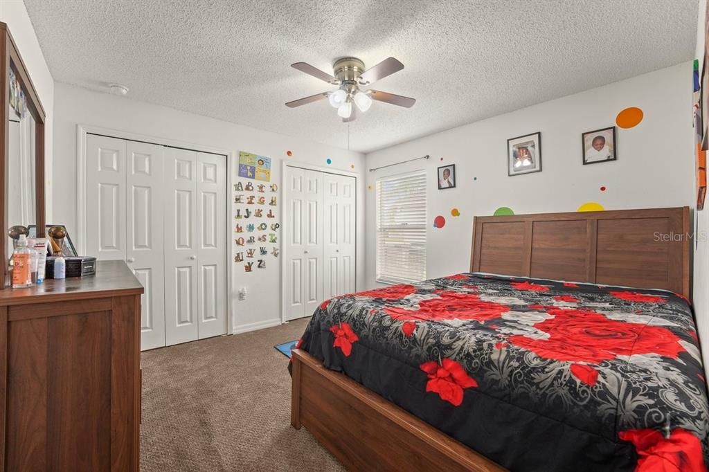 En Venta: $350,000 (3 camas, 2 baños, 1932 Pies cuadrados)