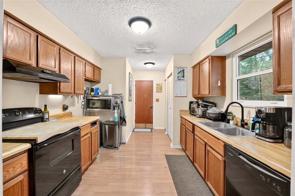 For Sale: $309,000 (3 beds, 2 baths, 1442 Square Feet)