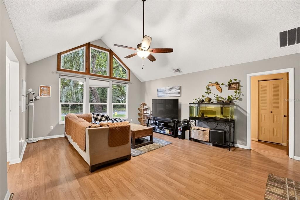 For Sale: $309,000 (3 beds, 2 baths, 1442 Square Feet)