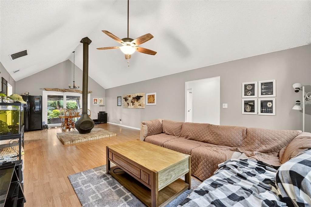 For Sale: $309,000 (3 beds, 2 baths, 1442 Square Feet)