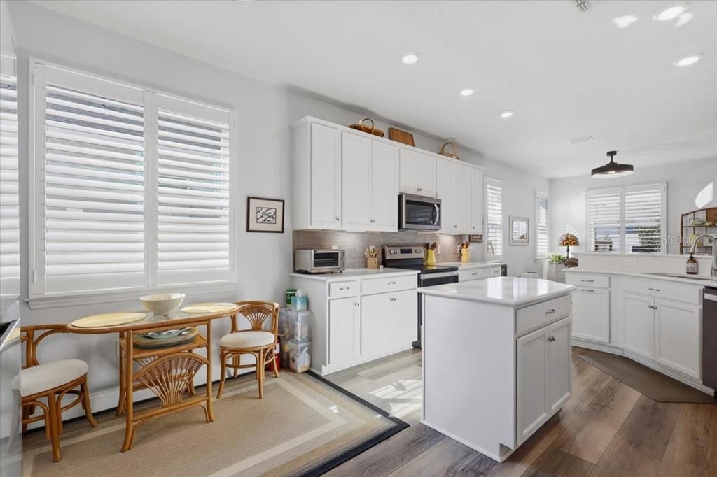 For Sale: $327,500 (3 beds, 2 baths, 1885 Square Feet)