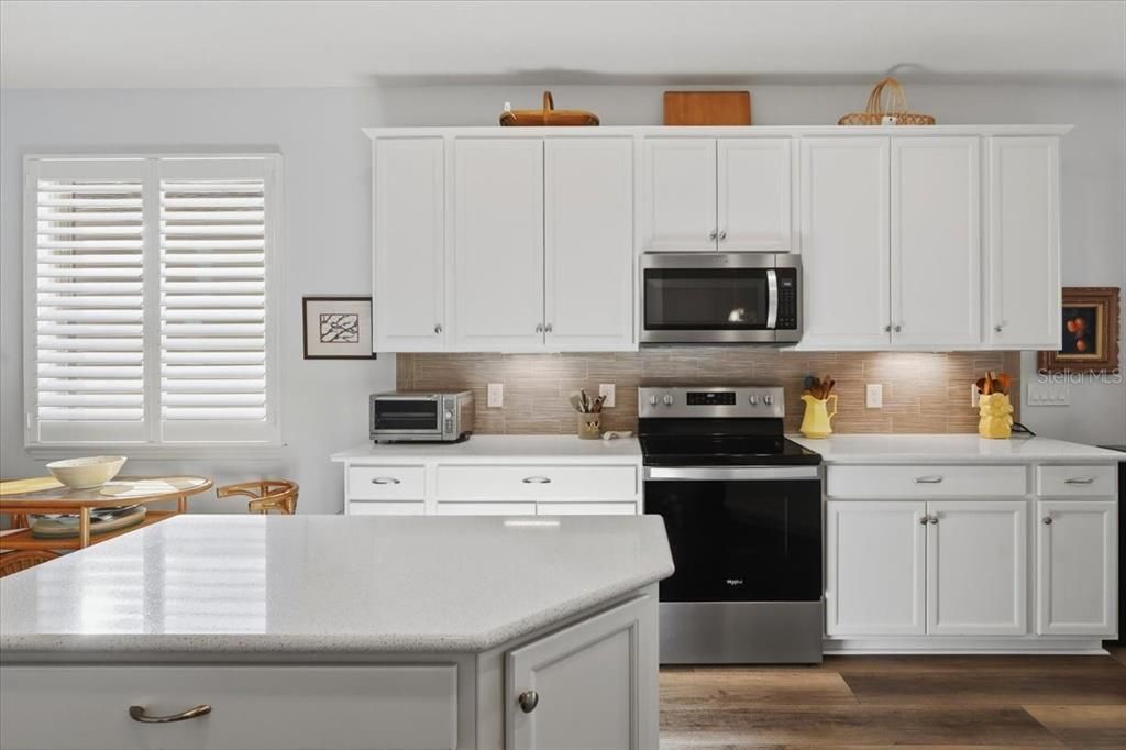 For Sale: $327,500 (3 beds, 2 baths, 1885 Square Feet)