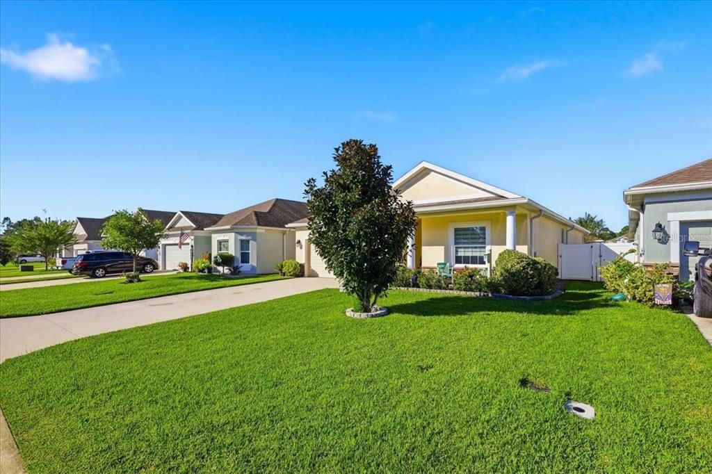 For Sale: $327,500 (3 beds, 2 baths, 1885 Square Feet)