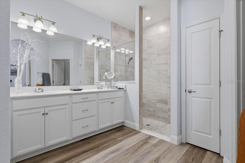 For Sale: $327,500 (3 beds, 2 baths, 1885 Square Feet)