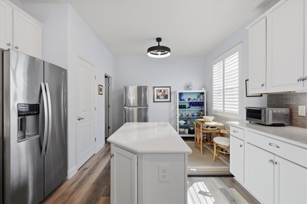 For Sale: $327,500 (3 beds, 2 baths, 1885 Square Feet)