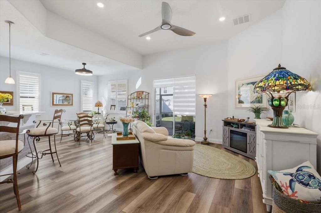 For Sale: $327,500 (3 beds, 2 baths, 1885 Square Feet)