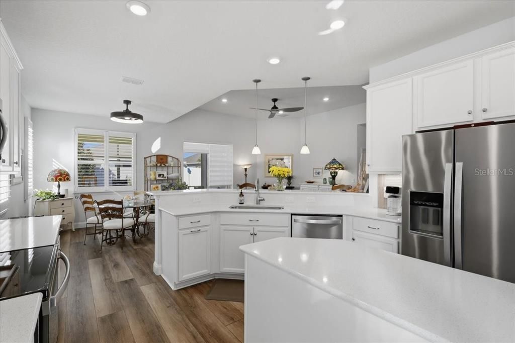 For Sale: $327,500 (3 beds, 2 baths, 1885 Square Feet)