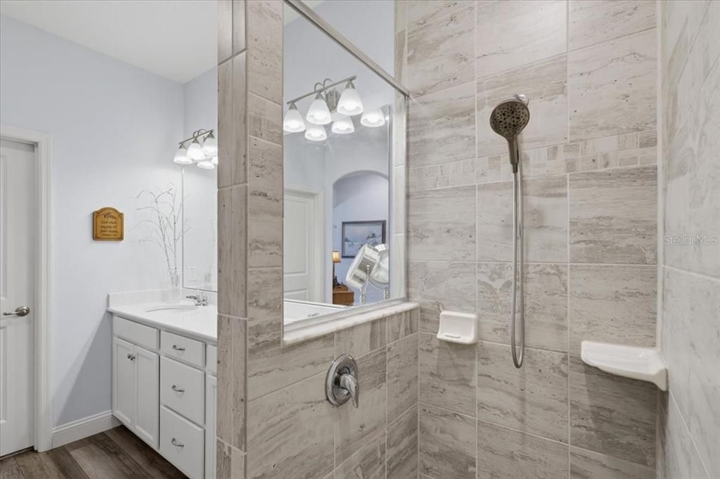 For Sale: $327,500 (3 beds, 2 baths, 1885 Square Feet)