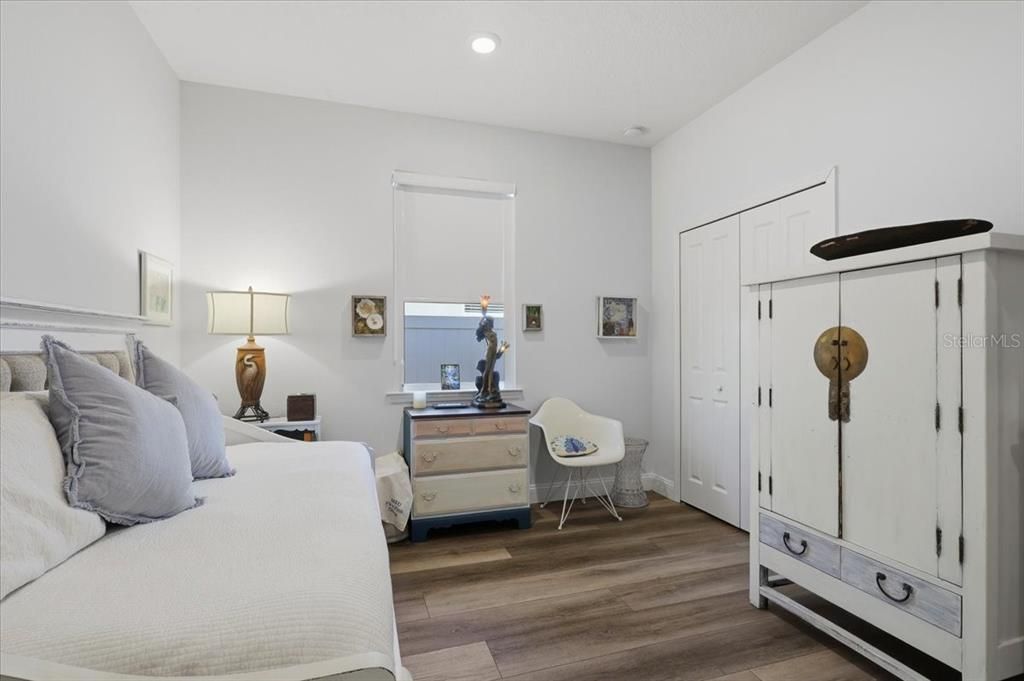 For Sale: $327,500 (3 beds, 2 baths, 1885 Square Feet)