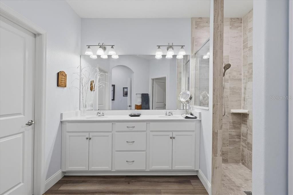 For Sale: $327,500 (3 beds, 2 baths, 1885 Square Feet)