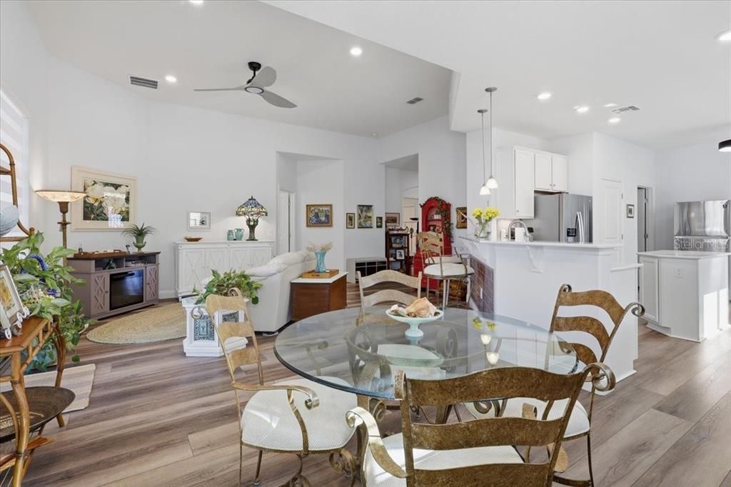 For Sale: $327,500 (3 beds, 2 baths, 1885 Square Feet)