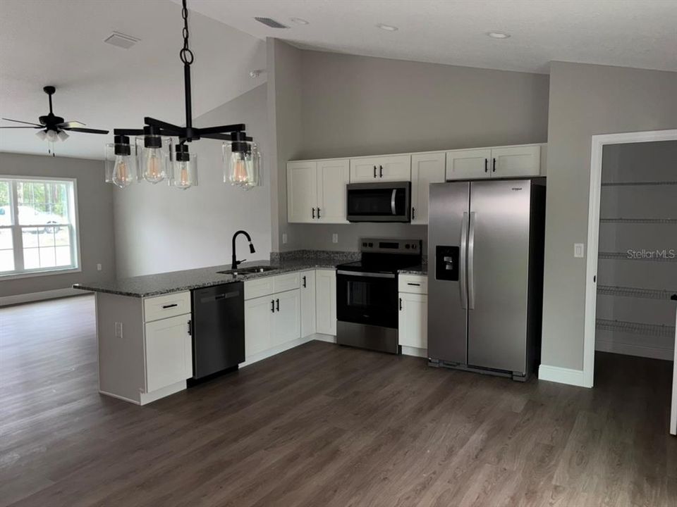 For Sale: $249,900 (3 beds, 2 baths, 1405 Square Feet)