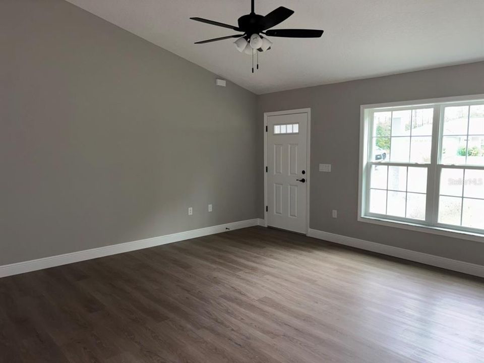 For Sale: $249,900 (3 beds, 2 baths, 1405 Square Feet)