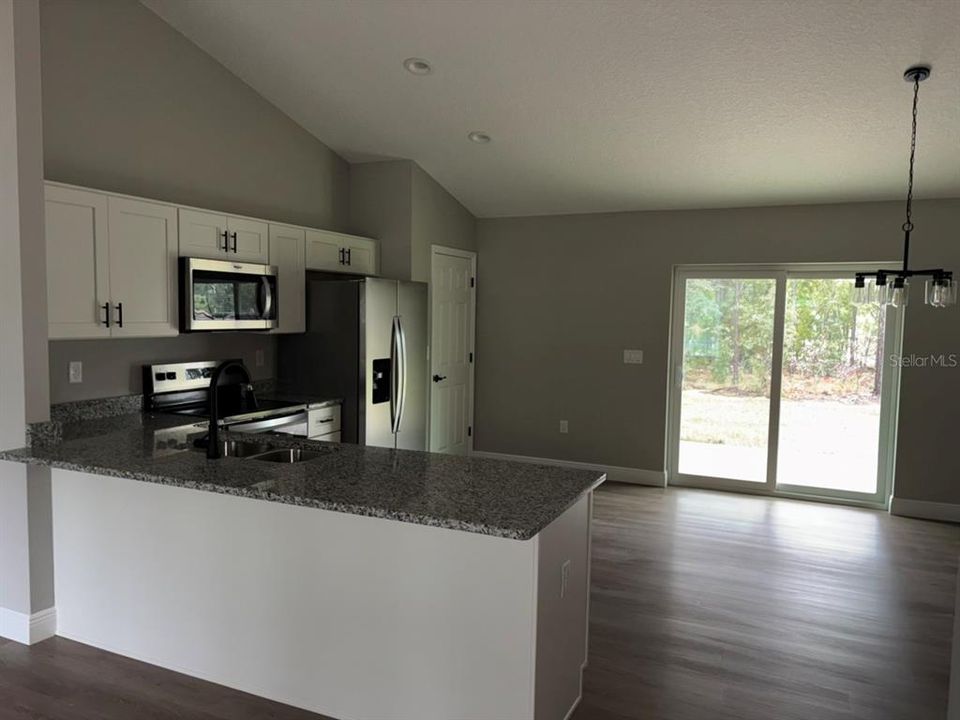 For Sale: $249,900 (3 beds, 2 baths, 1405 Square Feet)