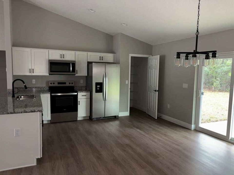 For Sale: $249,900 (3 beds, 2 baths, 1405 Square Feet)