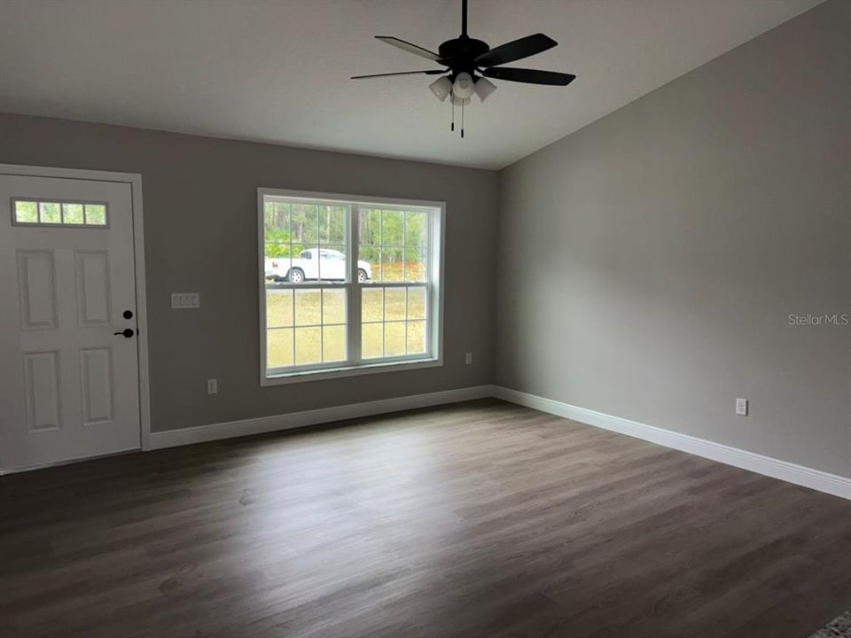For Sale: $249,900 (3 beds, 2 baths, 1405 Square Feet)