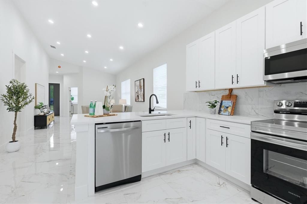 На продажу: $569,900 (4 спален, 2 ванн, 1802 Квадратных фут)