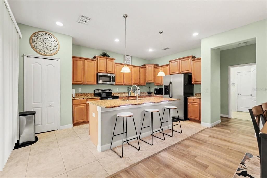 En Venta: $450,000 (5 camas, 3 baños, 2320 Pies cuadrados)