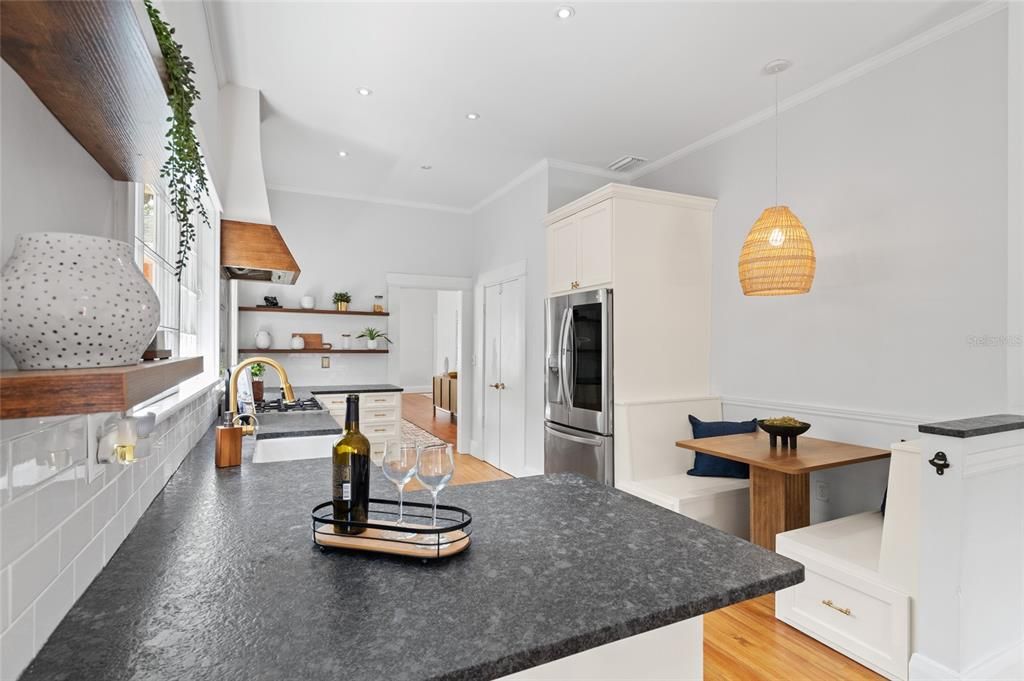 For Sale: $1,150,000 (3 beds, 2 baths, 1652 Square Feet)
