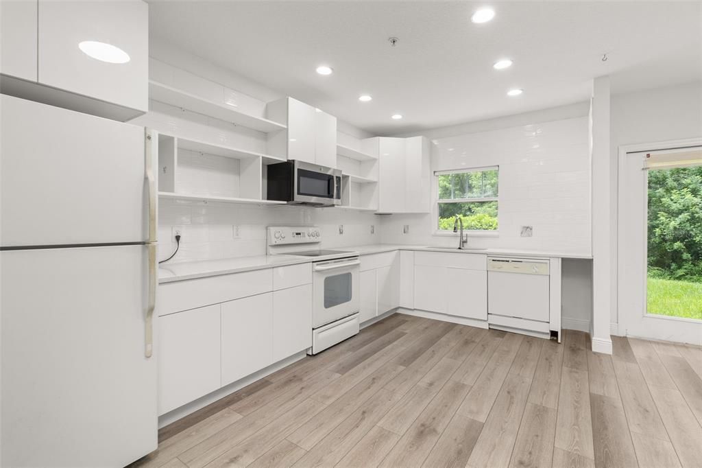 В аренду: $1,975 (3 спален, 2 ванн, 1386 Квадратных фут)