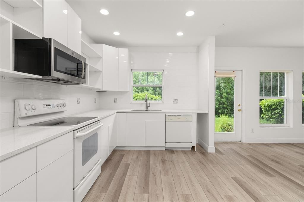 В аренду: $1,975 (3 спален, 2 ванн, 1386 Квадратных фут)