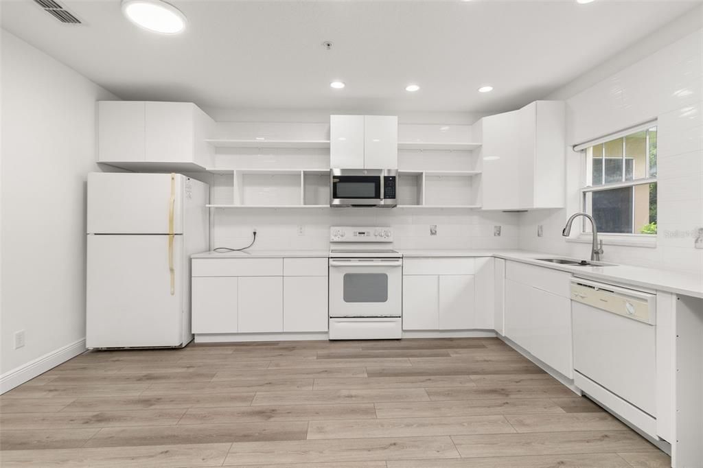 В аренду: $1,975 (3 спален, 2 ванн, 1386 Квадратных фут)