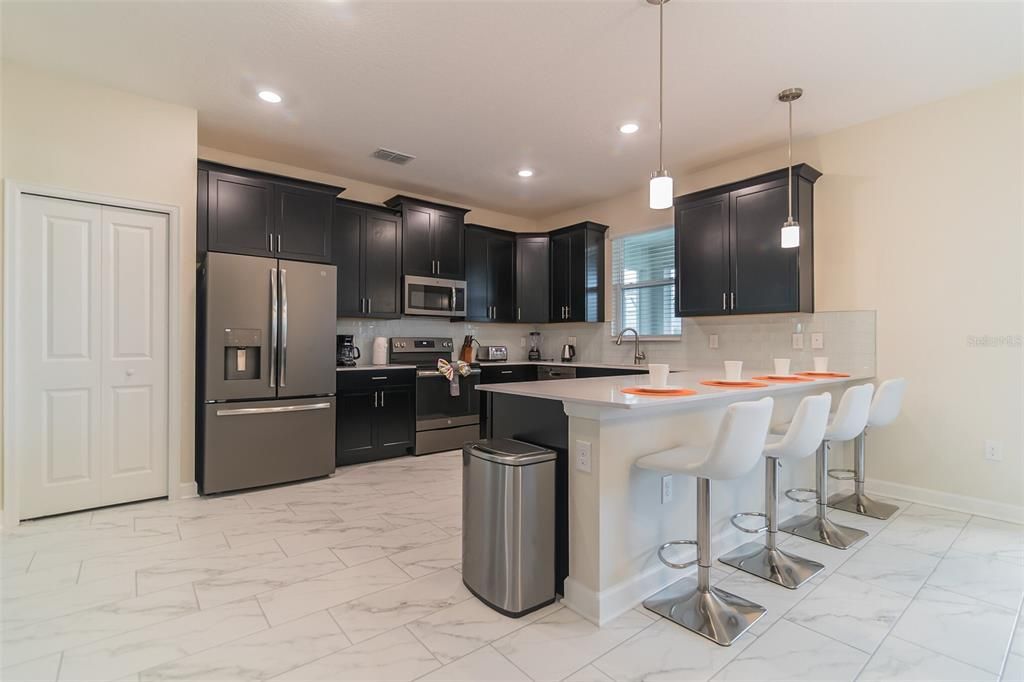 For Sale: $580,000 (6 beds, 6 baths, 3339 Square Feet)
