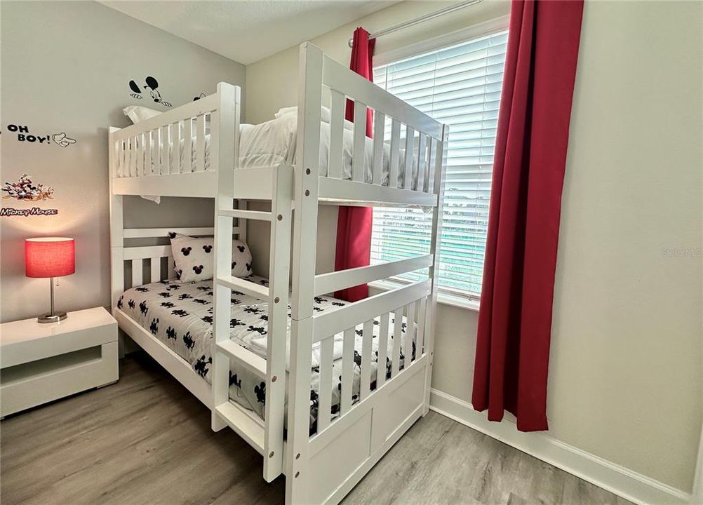 For Sale: $580,000 (6 beds, 6 baths, 3339 Square Feet)