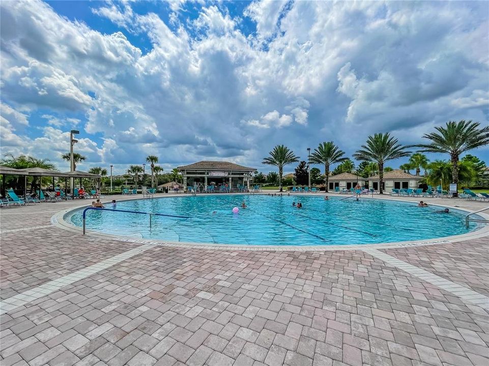 For Sale: $580,000 (6 beds, 6 baths, 3339 Square Feet)