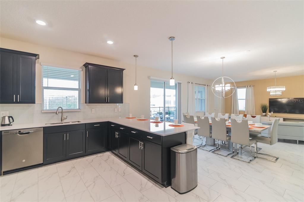 For Sale: $580,000 (6 beds, 6 baths, 3339 Square Feet)