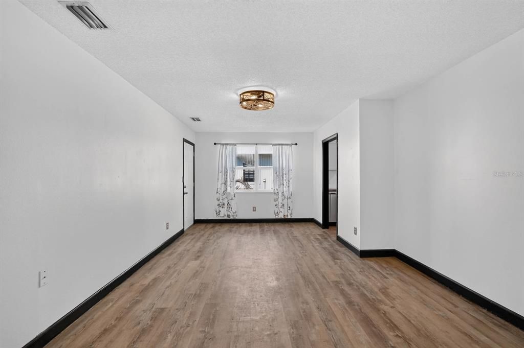 En Venta: $339,000 (4 camas, 2 baños, 1585 Pies cuadrados)