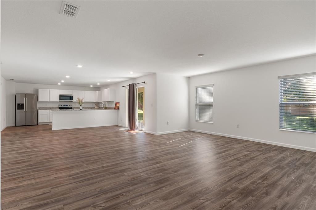 На продажу: $359,900 (3 спален, 2 ванн, 2044 Квадратных фут)