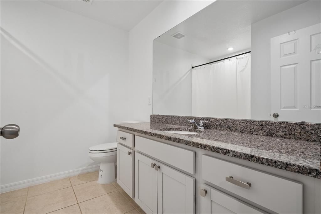 Activo con contrato: $365,000 (3 camas, 2 baños, 1730 Pies cuadrados)