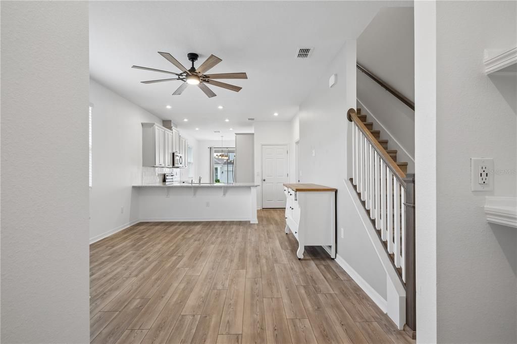 Activo con contrato: $365,000 (3 camas, 2 baños, 1730 Pies cuadrados)