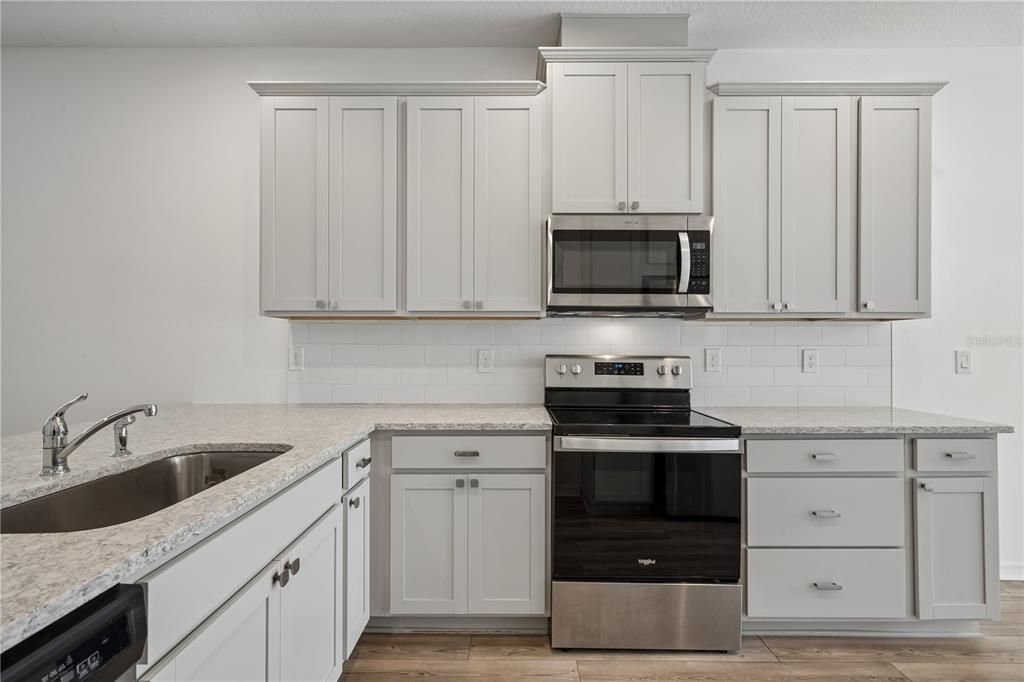 Activo con contrato: $365,000 (3 camas, 2 baños, 1730 Pies cuadrados)