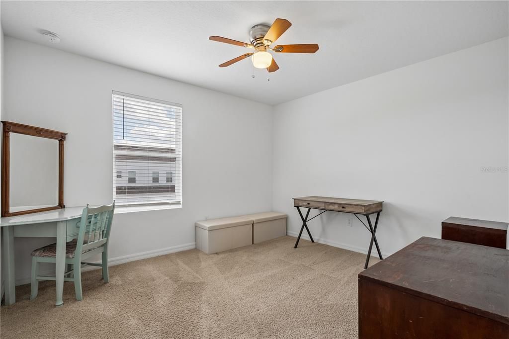 Activo con contrato: $365,000 (3 camas, 2 baños, 1730 Pies cuadrados)