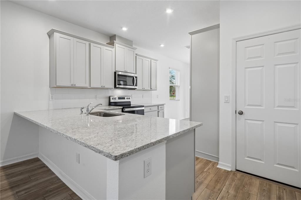 Activo con contrato: $365,000 (3 camas, 2 baños, 1730 Pies cuadrados)
