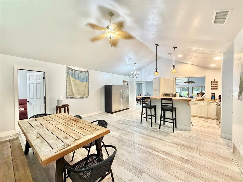 For Sale: $324,900 (3 beds, 2 baths, 1894 Square Feet)