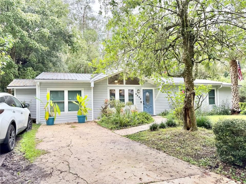 For Sale: $324,900 (3 beds, 2 baths, 1894 Square Feet)