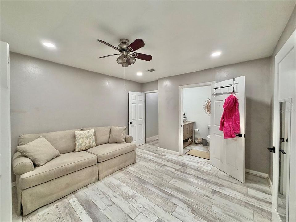 For Sale: $324,900 (3 beds, 2 baths, 1894 Square Feet)