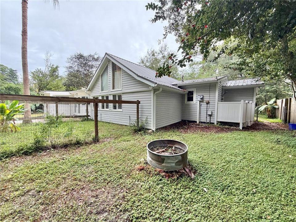 For Sale: $324,900 (3 beds, 2 baths, 1894 Square Feet)