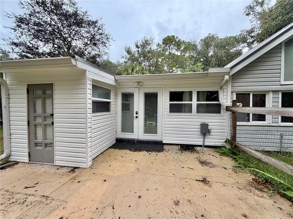 For Sale: $324,900 (3 beds, 2 baths, 1894 Square Feet)