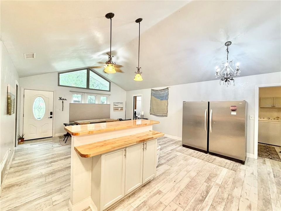 For Sale: $324,900 (3 beds, 2 baths, 1894 Square Feet)