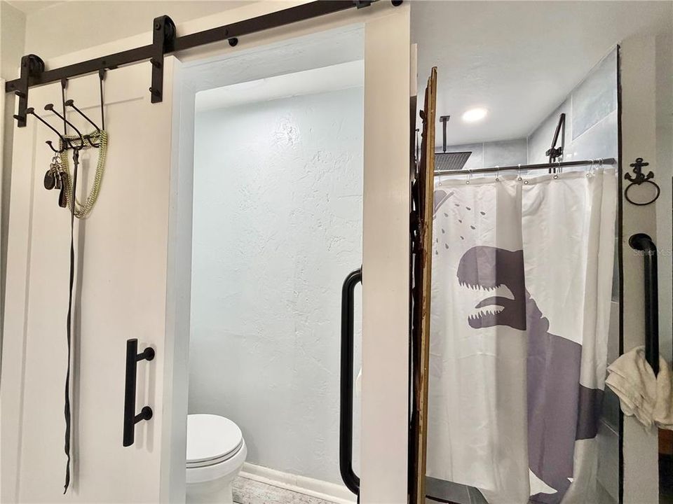 For Sale: $324,900 (3 beds, 2 baths, 1894 Square Feet)