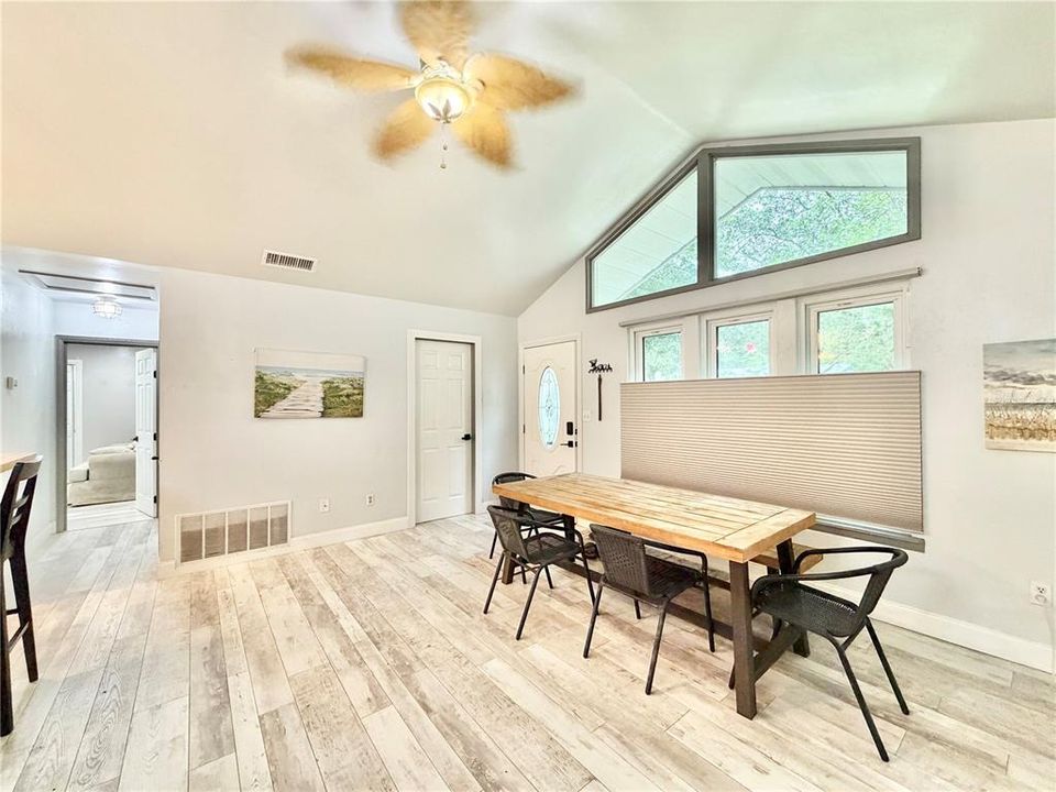 For Sale: $324,900 (3 beds, 2 baths, 1894 Square Feet)