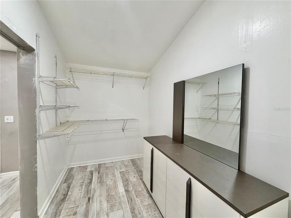 For Sale: $324,900 (3 beds, 2 baths, 1894 Square Feet)