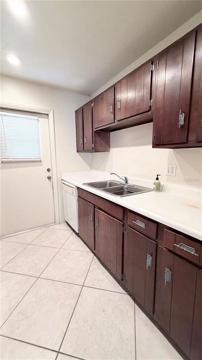 For Rent: $1,495 (1 beds, 1 baths, 730 Square Feet)
