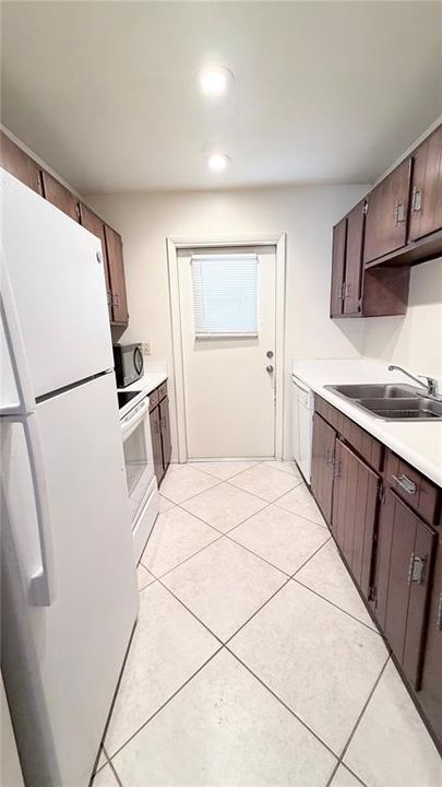 For Rent: $1,495 (1 beds, 1 baths, 730 Square Feet)