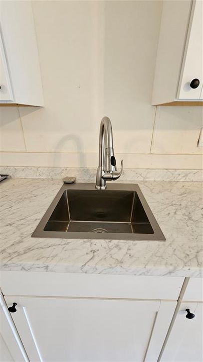 For Rent: $1,100 (2 beds, 1 baths, 732 Square Feet)